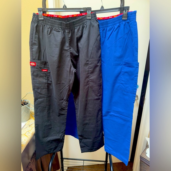 Dickies Black and Blue Women’s  Medical Scrub cargo pants. Size M petite - Picture 1 of 7